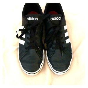 91/2 men’s adidas shoes